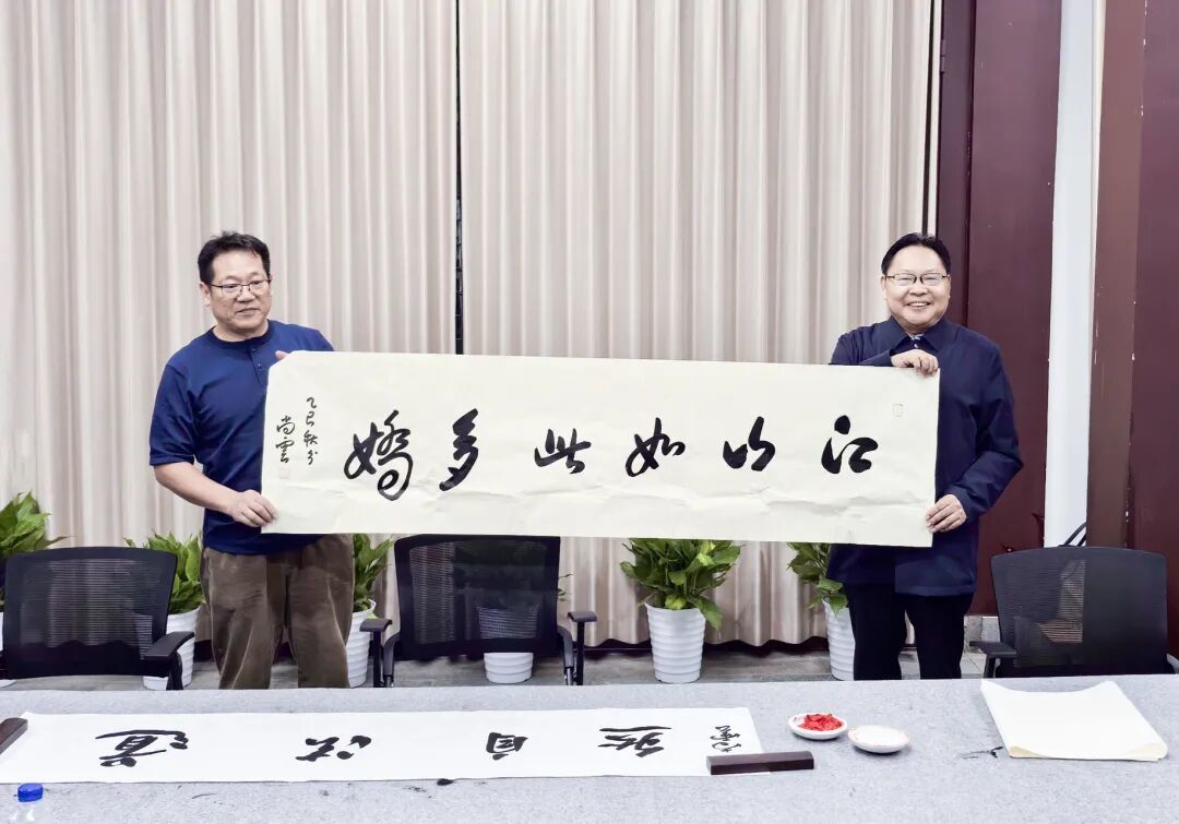 筆墨鑄車谷——武漢經開區書畫家藝術交流活動成功舉行